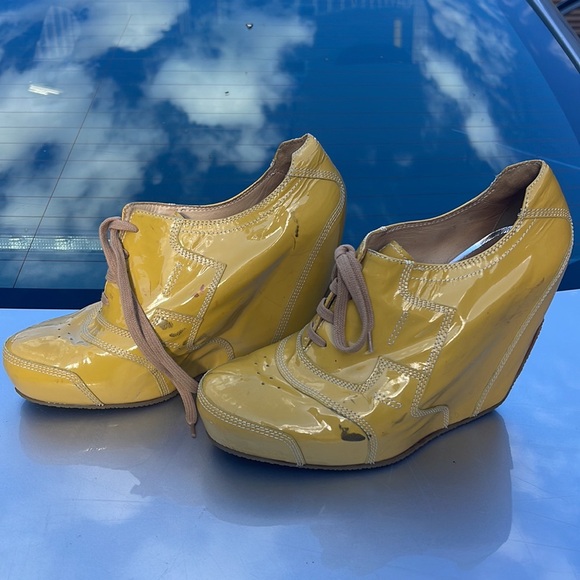 Vintage Dries Van Noreen unique yellow paten leather platform shoes size 8 - Picture 2 of 15